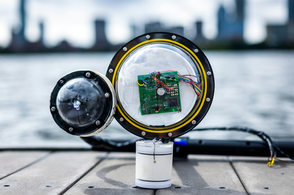 Engineers at MIT have developed a wireless underwater camera that does not require batteries